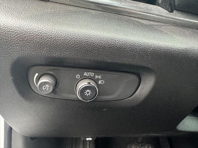 Photo of 2019 Summit White Chevrolet Traverse