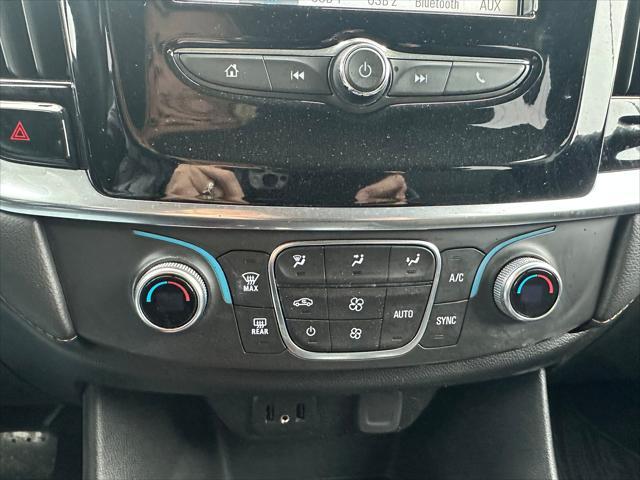 Photo of 2019 Summit White Chevrolet Traverse
