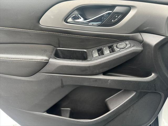 Photo of 2019 Summit White Chevrolet Traverse