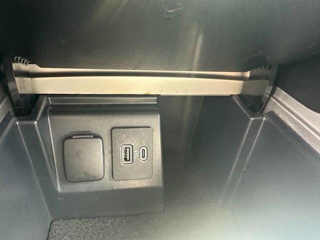 Photo of 2021 Iconic Silver Ford Explorer