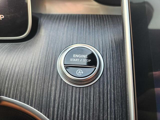 Photo of 2025 Polar White Mercedes-Benz C-Class