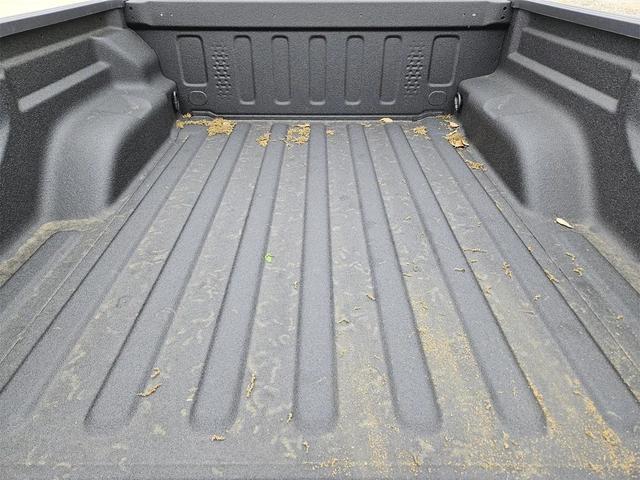 Photo of 2025 Bright White Clearcoat Jeep Gladiator