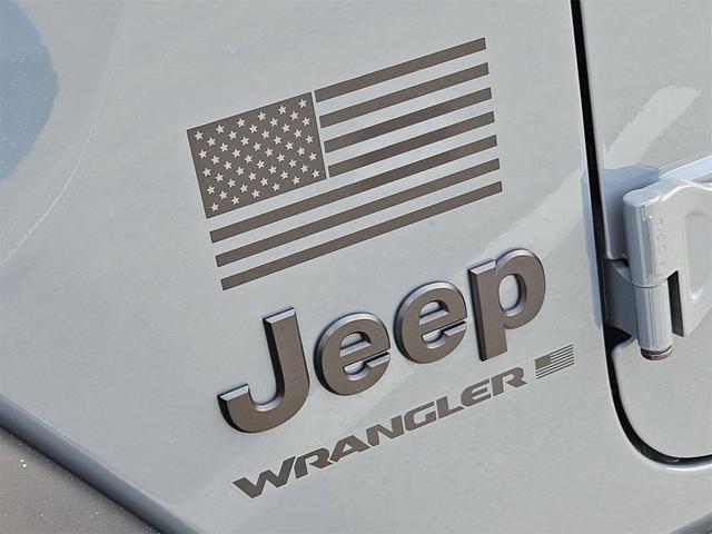 Photo of 2024 Anvil Clear Coat Jeep Wrangler