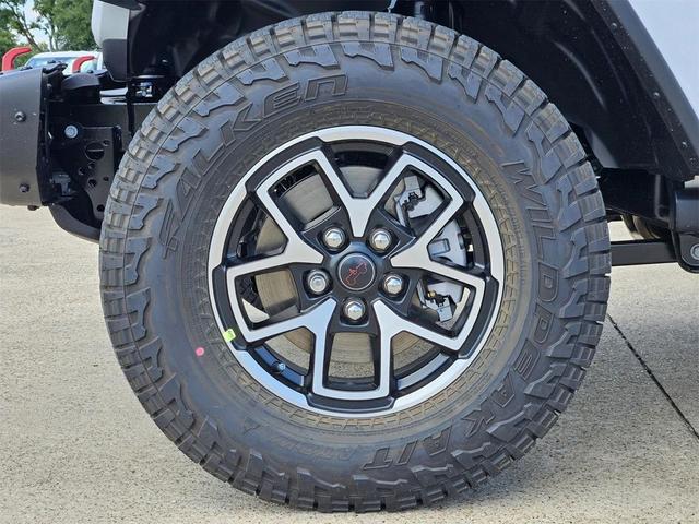 Photo of 2025 Bright White Jeep Gladiator