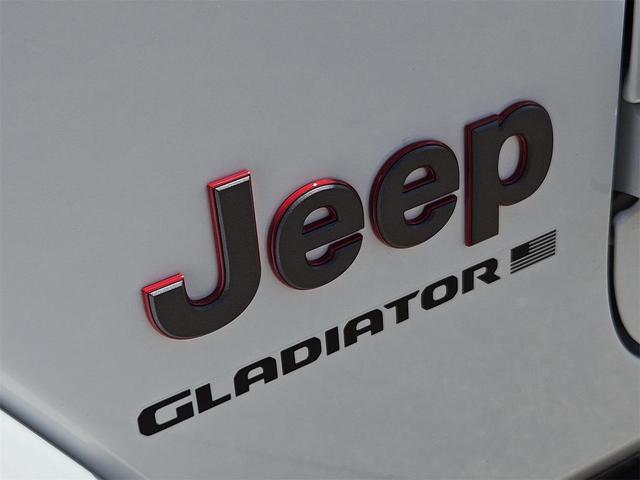 Photo of 2025 Bright White Jeep Gladiator