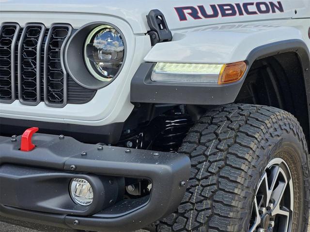 Photo of 2025 Bright White Jeep Gladiator