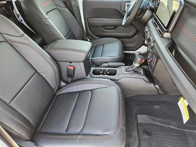 Photo of 2025 Bright White Jeep Gladiator