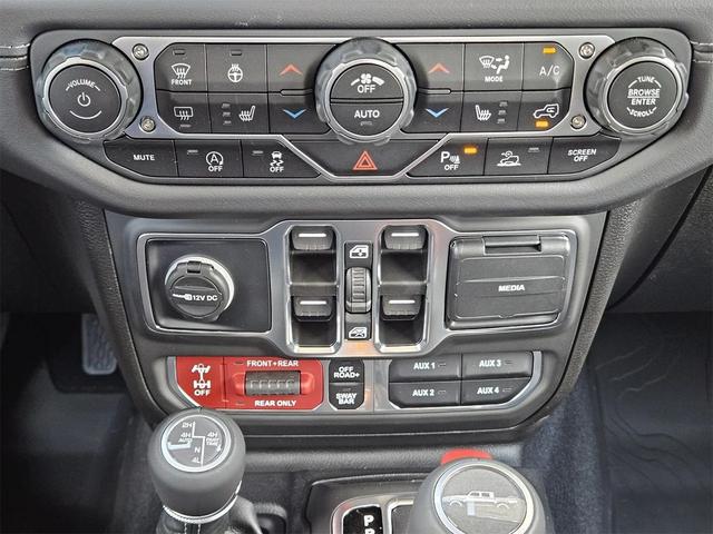 Photo of 2025 Bright White Jeep Gladiator