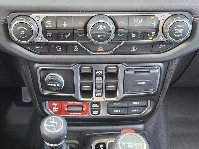 Photo of 2025 Bright White Jeep Gladiator