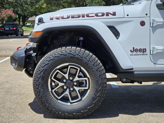 Photo of 2025 Bright White Jeep Gladiator