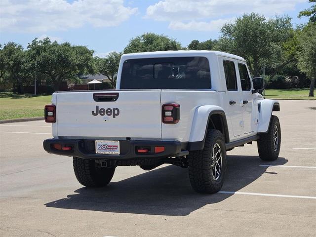 Photo of 2025 Bright White Jeep Gladiator