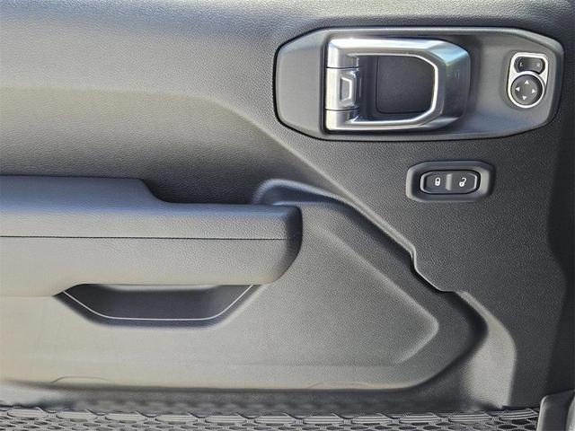 Photo of 2025 Bright White Jeep Gladiator