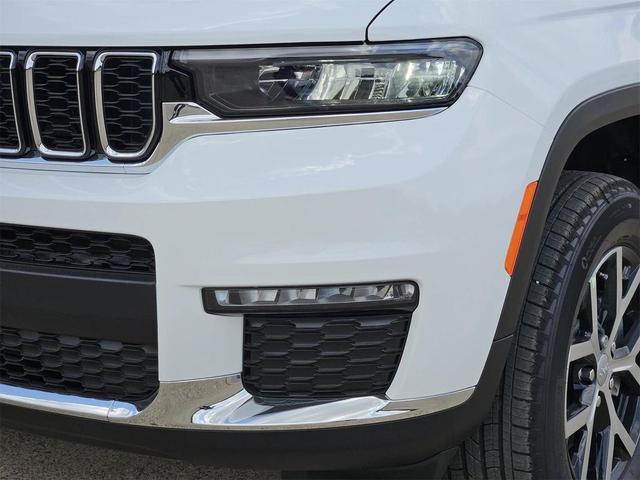 Photo of 2025 Bright White Jeep Grand Cherokee L