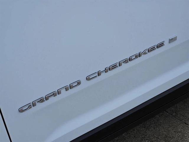 Photo of 2025 Bright White Jeep Grand Cherokee L