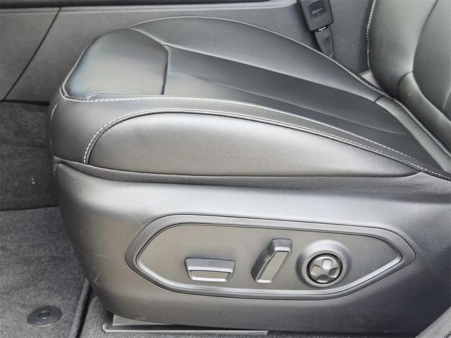 Photo of 2025 Bright White Jeep Grand Cherokee L