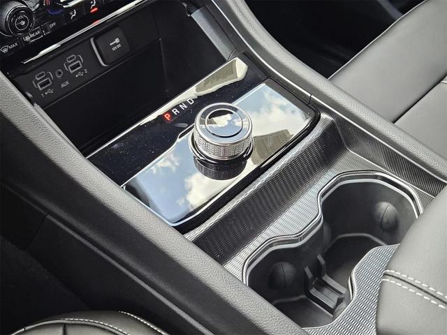 Photo of 2025 Bright White Jeep Grand Cherokee L