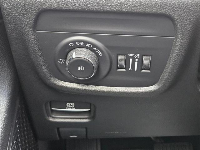 Photo of 2025 Bright White Jeep Grand Cherokee L