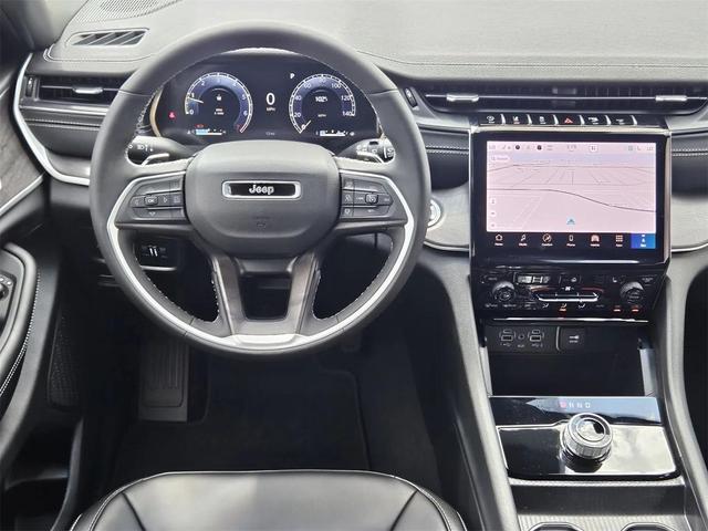 Photo of 2025 Bright White Jeep Grand Cherokee L
