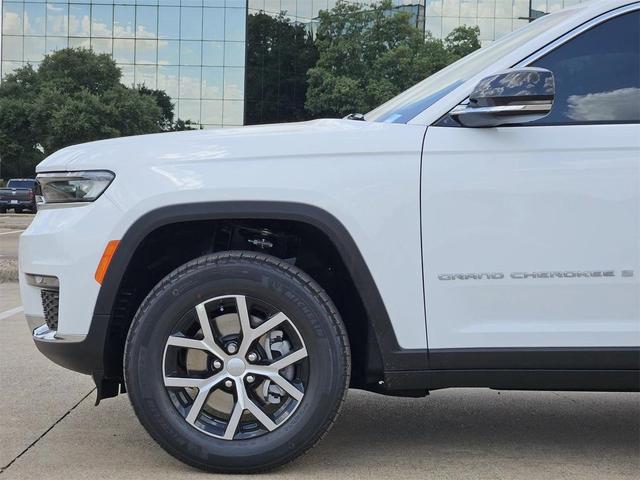 Photo of 2025 Bright White Jeep Grand Cherokee L