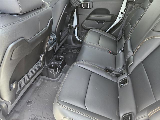 Photo of 2025 Bright White Jeep Gladiator