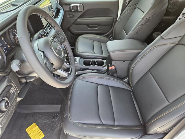 Photo of 2025 Bright White Jeep Gladiator