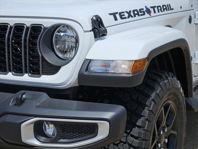 Photo of 2025 Bright White Jeep Gladiator