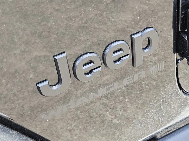 Photo of 2025 Black Clearcoat Jeep Wrangler