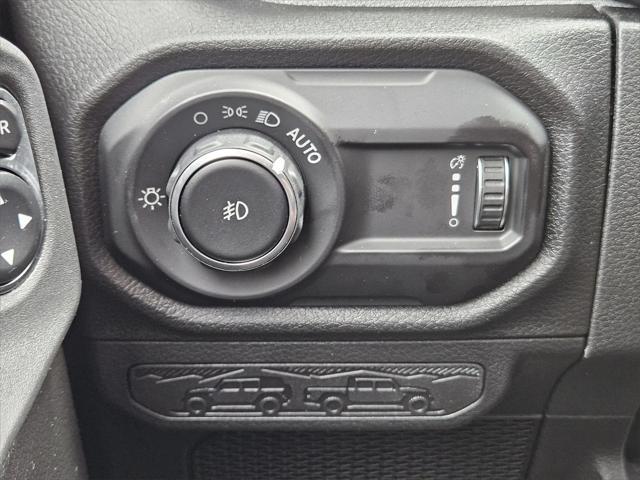 Photo of 2025 Black Clearcoat Jeep Wrangler