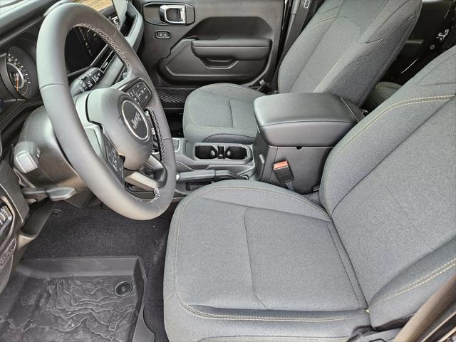 Photo of 2025 Black Clearcoat Jeep Wrangler