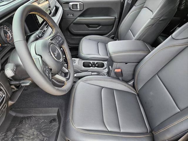 Photo of 2025 Black Clearcoat Jeep Gladiator