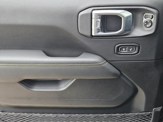 Photo of 2025 Black Clearcoat Jeep Gladiator