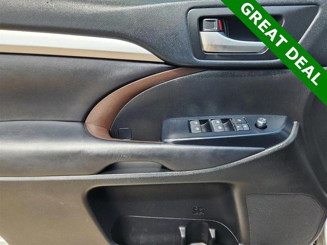 Photo of 2018 Celestial Silver Toyota Highlander