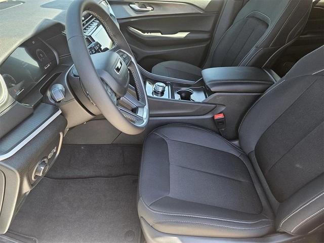 Photo of 2025 Bright White Clearcoat Jeep Grand Cherokee
