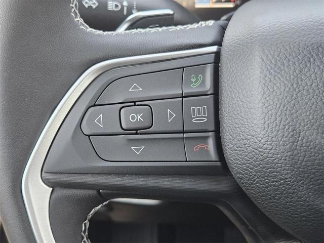 Photo of 2025 Bright White Clearcoat Jeep Grand Cherokee