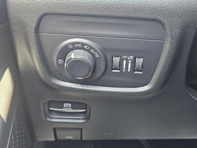 Photo of 2025 Bright White Clearcoat Jeep Grand Cherokee