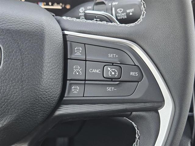 Photo of 2025 Bright White Clearcoat Jeep Grand Cherokee