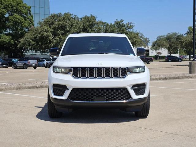 Photo of 2025 Bright White Clearcoat Jeep Grand Cherokee