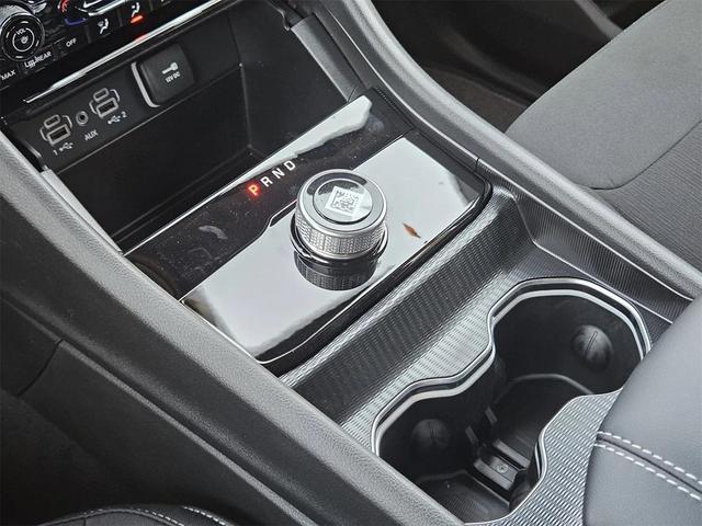 Photo of 2025 Bright White Clearcoat Jeep Grand Cherokee