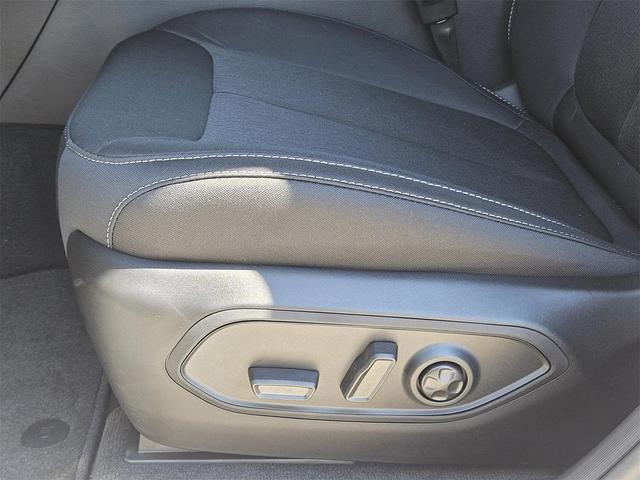 Photo of 2025 Bright White Clearcoat Jeep Grand Cherokee
