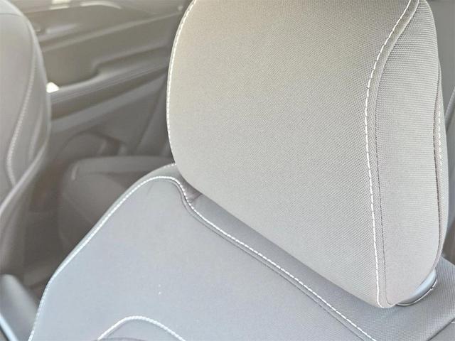 Photo of 2025 Bright White Clearcoat Jeep Grand Cherokee