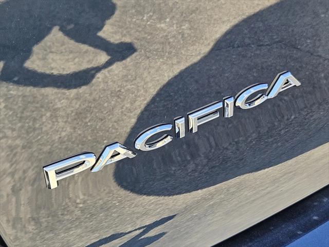 Photo of 2025 Fathom Blue Pearlcoat Chrysler Pacifica