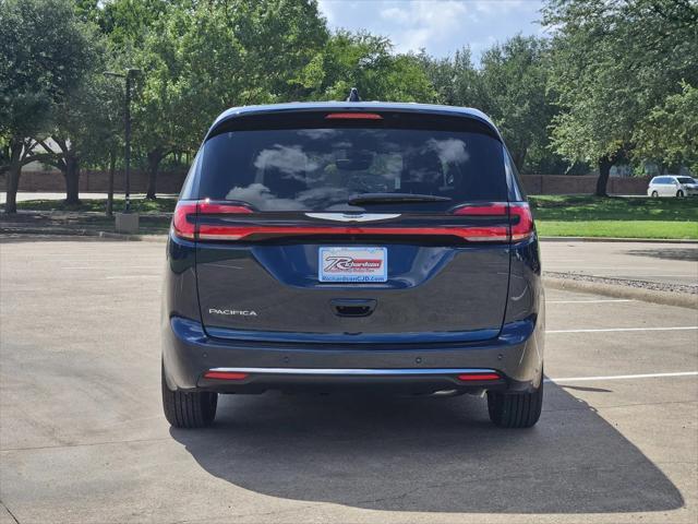 Photo of 2025 Fathom Blue Pearlcoat Chrysler Pacifica