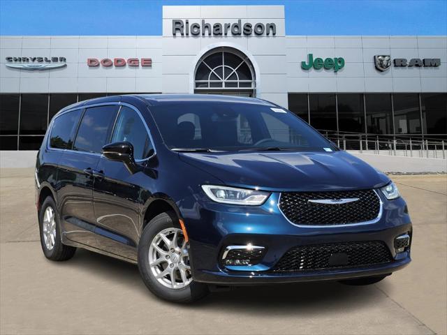 Photo of 2025 Fathom Blue Pearlcoat Chrysler Pacifica