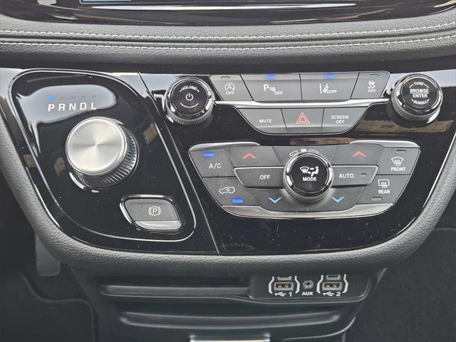 Photo of 2025 Fathom Blue Pearlcoat Chrysler Pacifica