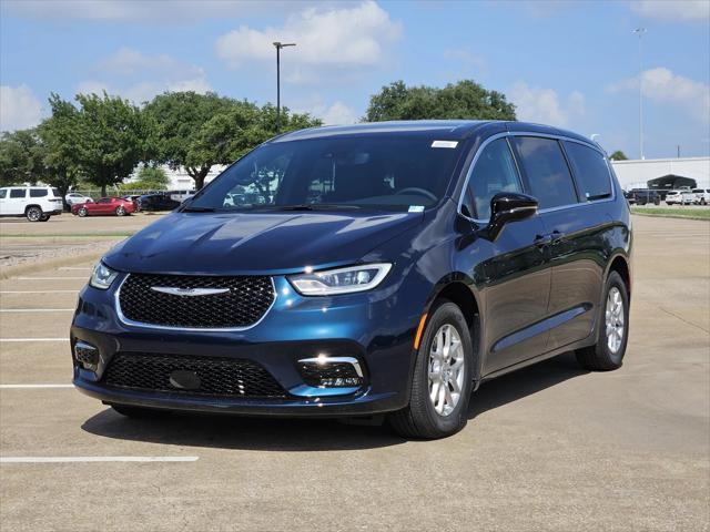 Photo of 2025 Fathom Blue Pearlcoat Chrysler Pacifica