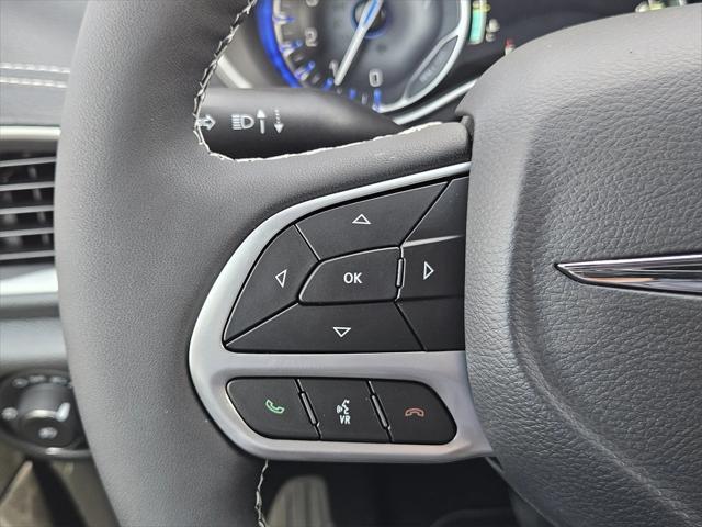 Photo of 2025 Fathom Blue Pearlcoat Chrysler Pacifica