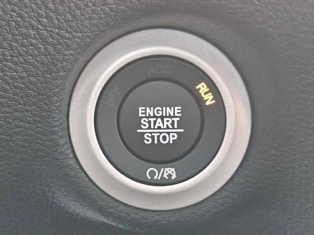 Photo of 2025 Fathom Blue Pearlcoat Chrysler Pacifica