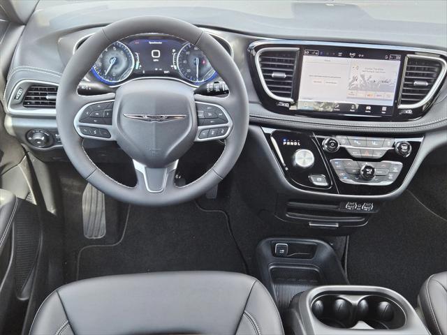 Photo of 2025 Fathom Blue Pearlcoat Chrysler Pacifica