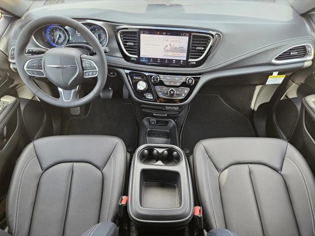 Photo of 2025 Fathom Blue Pearlcoat Chrysler Pacifica