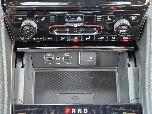 Photo of 2025 Diamond Black Crystal Pearlcoat Jeep Grand Cherokee L
